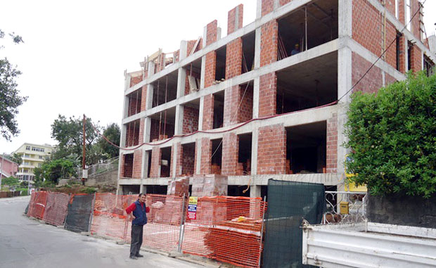 Уместо два, подигли пет спратова